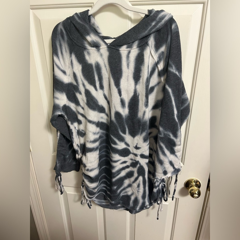2/$28 Young Fabulous & Broke Tie Dye Drawstring Hoodie Size Medium